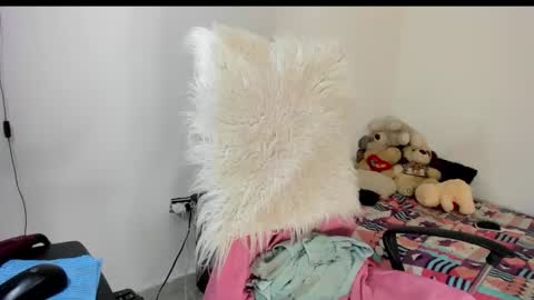 Snapshot of sarahlovexxv chatting on November 2, 7:22 am Sarah online show from November 2, 7:22 am