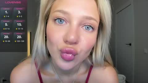 sarahphyllis online show from June 26, 9:41 pm