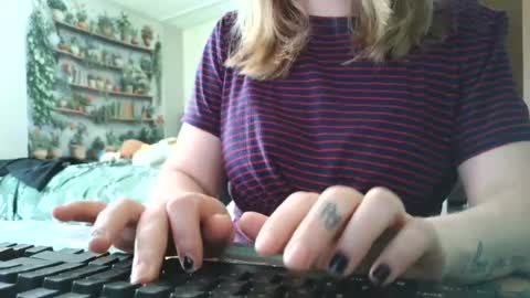 Snapshot of sarahpmummy chatting on June 29, 8:20 pm Sarah online show from June 29, 8:20 pm