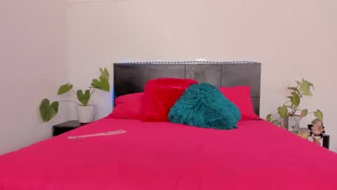 Snapshot of sarahredi chatting on January 18, 8:51 pm Girl next door online show from January 18, 8:51 pm