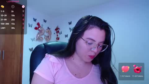 Snapshot of sarahros1 chatting on December 13, 3:16 am Sarah online show from December 13, 3:16 am