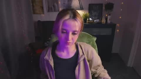 Snapshot of sarahshelby chatting on May 30, 9:56 pm Sarah online show from May 30, 9:56 pm