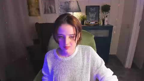 Snapshot of sarahshelby chatting on June 6, 10:25 pm Sarah online show from June 6, 10:25 pm