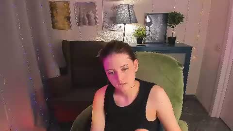 Snapshot of sarahshelby chatting on June 17, 9:49 pm Sarah online show from June 17, 9:49 pm