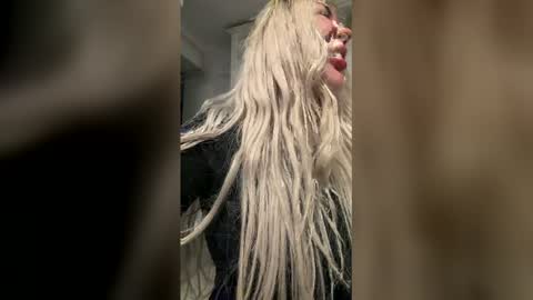 Sarah online show from February 15, 1:09 pm