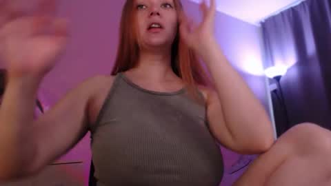 Snapshot of sarahsweetie_ chatting on September 23, 2:09 pm Sarah online show from September 23, 2:09 pm