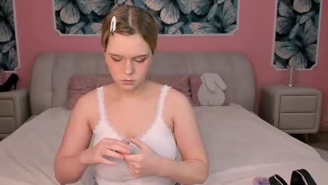 sarahwantslove online show from April 18, 9:15 pm