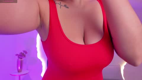 Snapshot of sarahyates chatting on June 8, 12:03 am Sarah independent model online show from June 8, 12:03 am