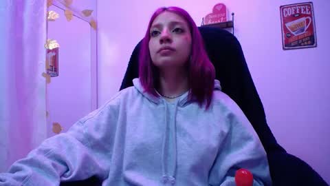Snapshot of sarai_petite_ chatting on December 4, 11:52 am SARAI online show from December 4, 11:52 am