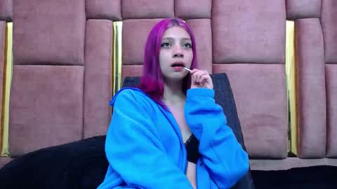 Snapshot of sarai_petite_ chatting on December 7, 3:52 pm SARAI online show from December 7, 3:52 pm