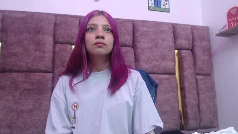 Snapshot of sarai_petite_ chatting on December 11, 5:15 pm SARAI online show from December 11, 5:15 pm