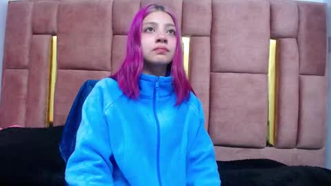 Snapshot of sarai_petite_ chatting on December 20, 8:49 am SARAI online show from December 20, 8:49 am