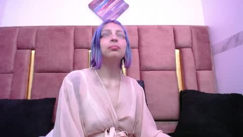 Snapshot of sarai_petite_ chatting on January 28, 8:04 am SARAI online show from January 28, 8:04 am