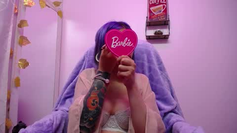 Snapshot of sarai_petite_ chatting on February 19, 5:05 am SARAI online show from February 19, 5:05 am