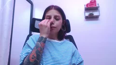 Snapshot of sarai_petite_ chatting on September 13, 2:44 am SARAI online show from September 13, 2:44 am