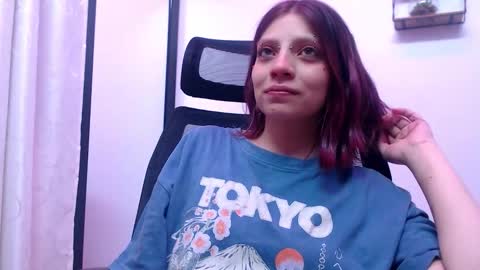 Snapshot of sarai_petite_ chatting on September 17, 5:31 am SARAI online show from September 17, 5:31 am