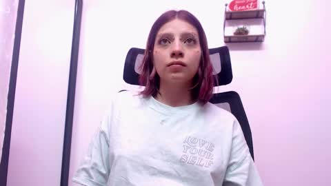 Snapshot of sarai_petite_ chatting on September 18, 3:08 am SARAI online show from September 18, 3:08 am