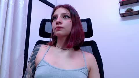 Snapshot of sarai_petite_ chatting on September 25, 4:27 am SARAI online show from September 25, 4:27 am