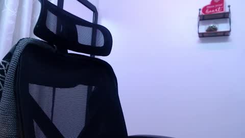Snapshot of sarai_petite_ chatting on October 11, 6:01 am SARAI online show from October 11, 6:01 am