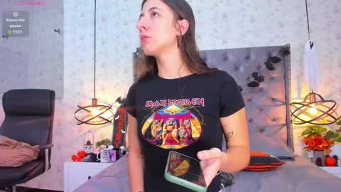 Sara Jonnes online show from October 26, 1:28 pm