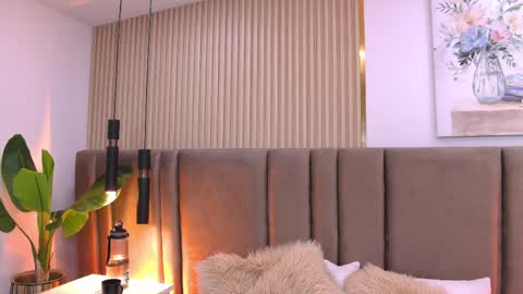 Sara Lugo  online show from May 25, 8:04 pm
