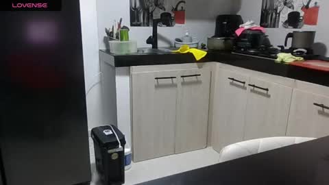 sara martinez online show from April 14, 4:29 am