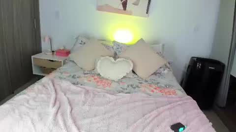 Sara Martinez online show from June 10, 11:35 pm