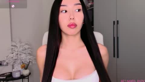 Mia online show from October 24, 8:11 am