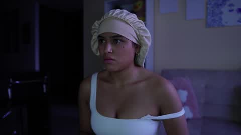 Snapshot of saraparisi_ chatting on November 11, 10:32 pm Sara online show from November 11, 10:32 pm