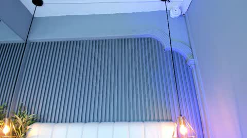 Sara   online show from December 3, 10:41 pm