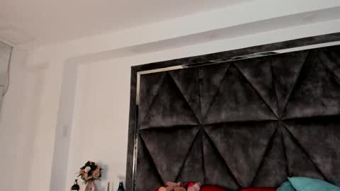 Snapshot of sararoy_ chatting on November 30, 12:42 pm Sara online show from November 30, 12:42 pm