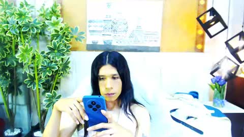 Snapshot of sarasofia44 chatting on July 11, 9:27 pm Sara Sofia online show from July 11, 9:27 pm