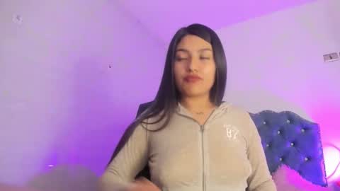 Snapshot of sarastonesx chatting on January 6, 7:56 am sarastonesx online show from January 6, 7:56 am