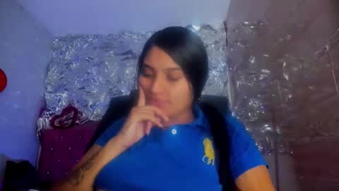 Snapshot of sarastonesx chatting on March 31, 12:01 am sarastonesx online show from March 31, 12:01 am