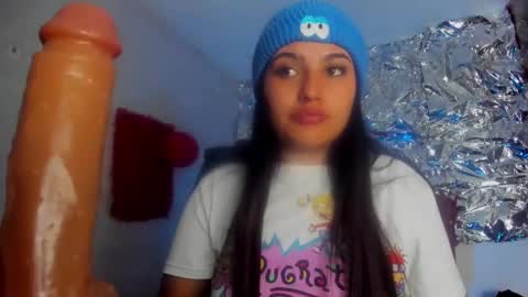 Snapshot of sarastonesx chatting on April 6, 4:46 am sarastonesx online show from April 6, 4:46 am