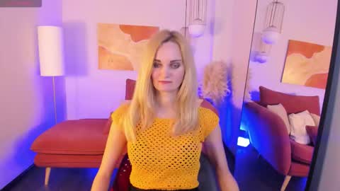 Snapshot of sarasubtlety chatting on September 18, 1:35 pm Sara online show from September 18, 1:35 pm