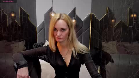 Snapshot of sarasubtlety chatting on September 19, 1:56 pm Sara online show from September 19, 1:56 pm