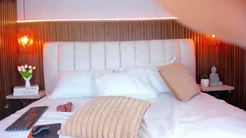 Sara Vega online show from February 26, 4:55 am