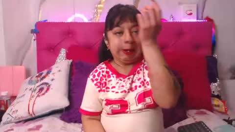 Sara Wills online show from June 20, 2:09 pm