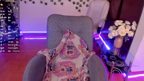saray__jones online show from January 8, 12:37 pm