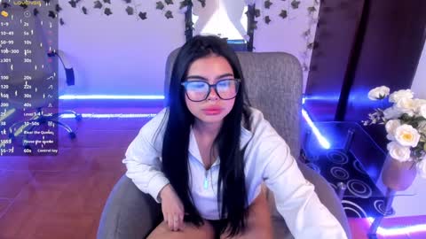 saray__jones online show from January 11, 12:29 pm