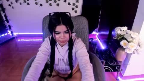 saray__jones online show from January 17, 3:00 pm