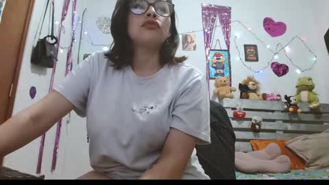 Snapshot of saray_extrovert1 chatting on December 3, 6:15 am Sara Jimenez online show from December 3, 6:15 am