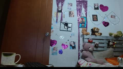 Snapshot of saray_extrovert1 chatting on December 18, 7:47 am Sara Jimenez online show from December 18, 7:47 am