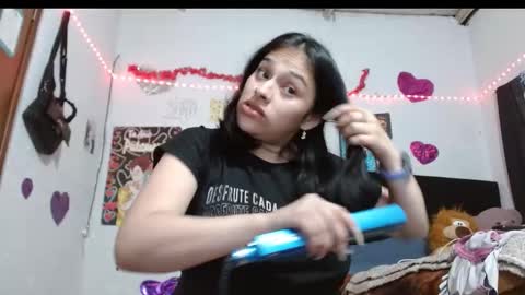 Snapshot of saray_extrovert1 chatting on October 5, 1:26 am Sara Jimenez online show from October 5, 1:26 am