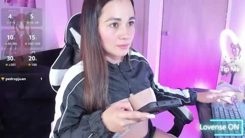 Snapshot of saray_mendoza chatting on June 5, 11:43 pm Saray Mendoza online show from June 5, 11:43 pm