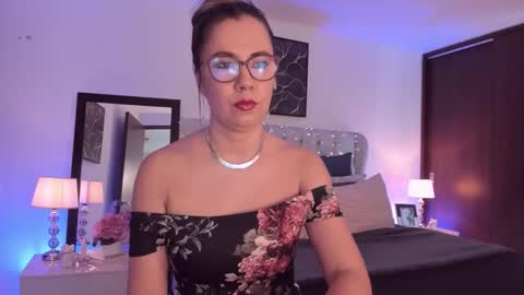 Snapshot of sarhamccormick chatting on September 12, 1:33 pm sarha online show from September 12, 1:33 pm