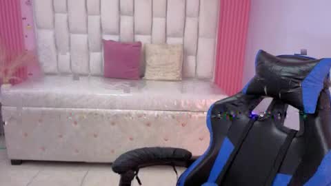 Snapshot of sarita_09_s chatting on May 12, 8:17 pm Sara online show from May 12, 8:17 pm