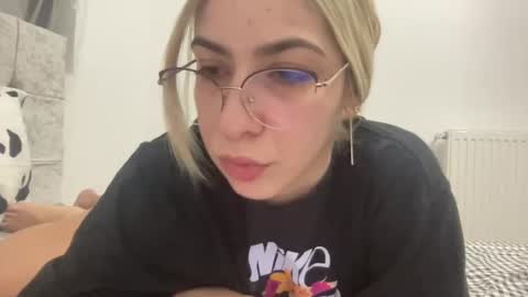 Snapshot of sarrah_rossy chatting on January 3, 10:08 pm Sarrah online show from January 3, 10:08 pm