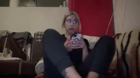 Snapshot of sarrah_rossy chatting on January 5, 6:24 pm Sarrah online show from January 5, 6:24 pm